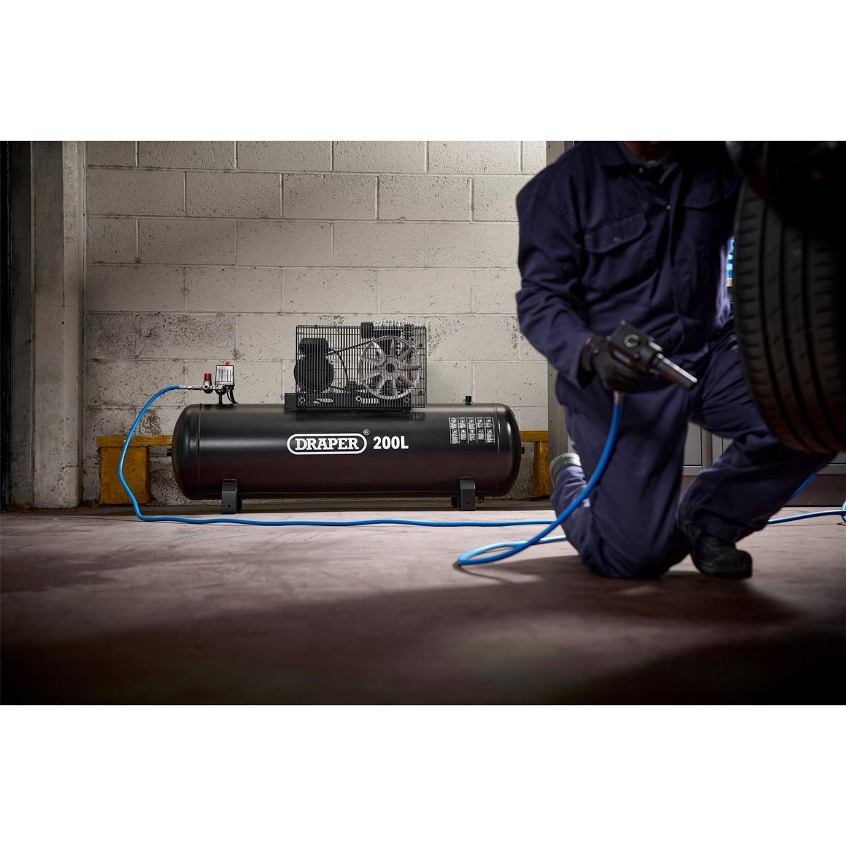 Draper 230V 200L Stationary Belt-Driven Air Compressor 2.2kW/3HP 55313  White Rose Tools