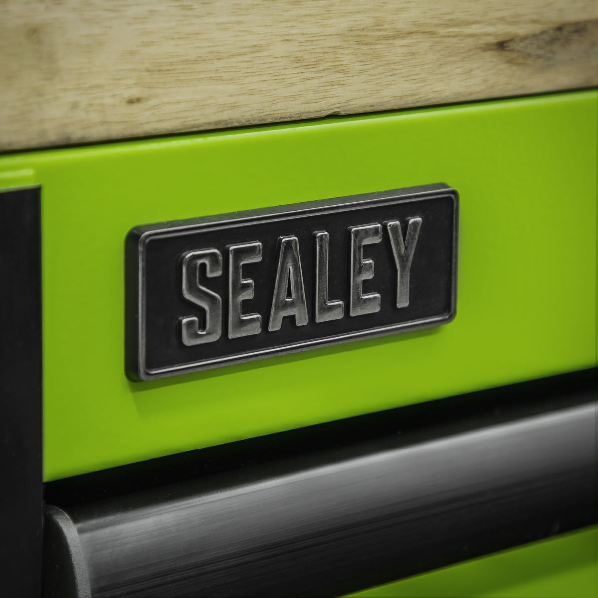 Sealey Superline Pro 15 Drawer 1549mm Mobile Trolley with Wooden Worktop and Hutch and 2 Drawer Riser