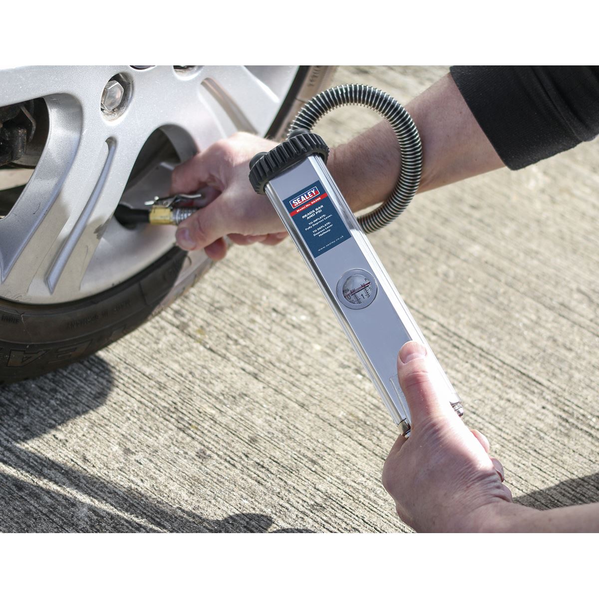 Sealey Tyre Inflator with Clip-On Connector