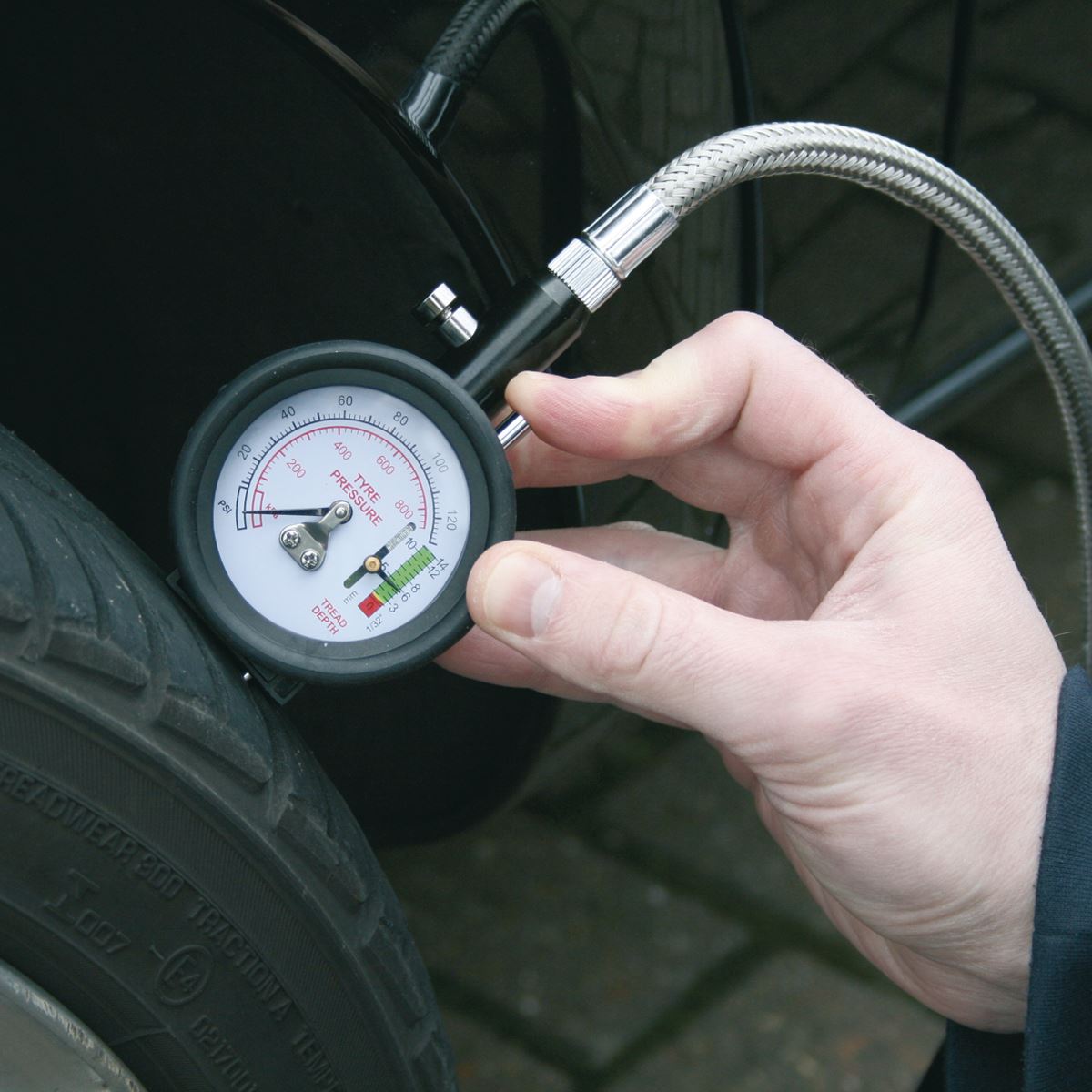Sealey Tyre Pressure Gauge & Tyre Tread Depth Gauge - Flexible Hose 0-8bar(0-120psi)