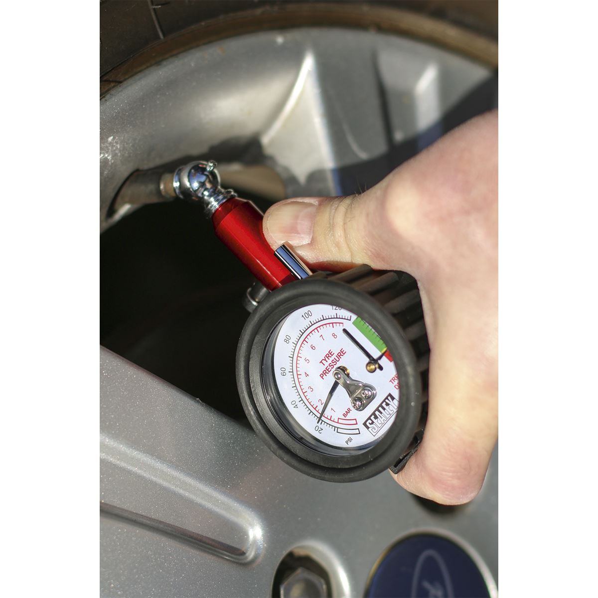 Sealey Tyre Pressure Gauge with Tyre Tread Depth Gauge 0-8bar(0-120psi)